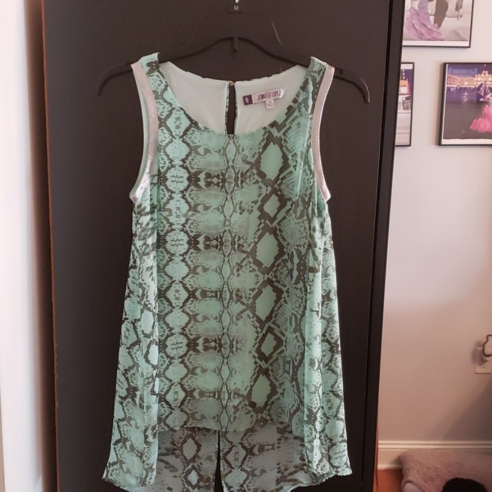 JENNIFER LOPEZ Snake skin print sleeveless top